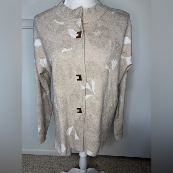 kathy ireland Sweaters - Kathy Ireland Cream Patterned Cardigan with gold buttons size 1X new with tag